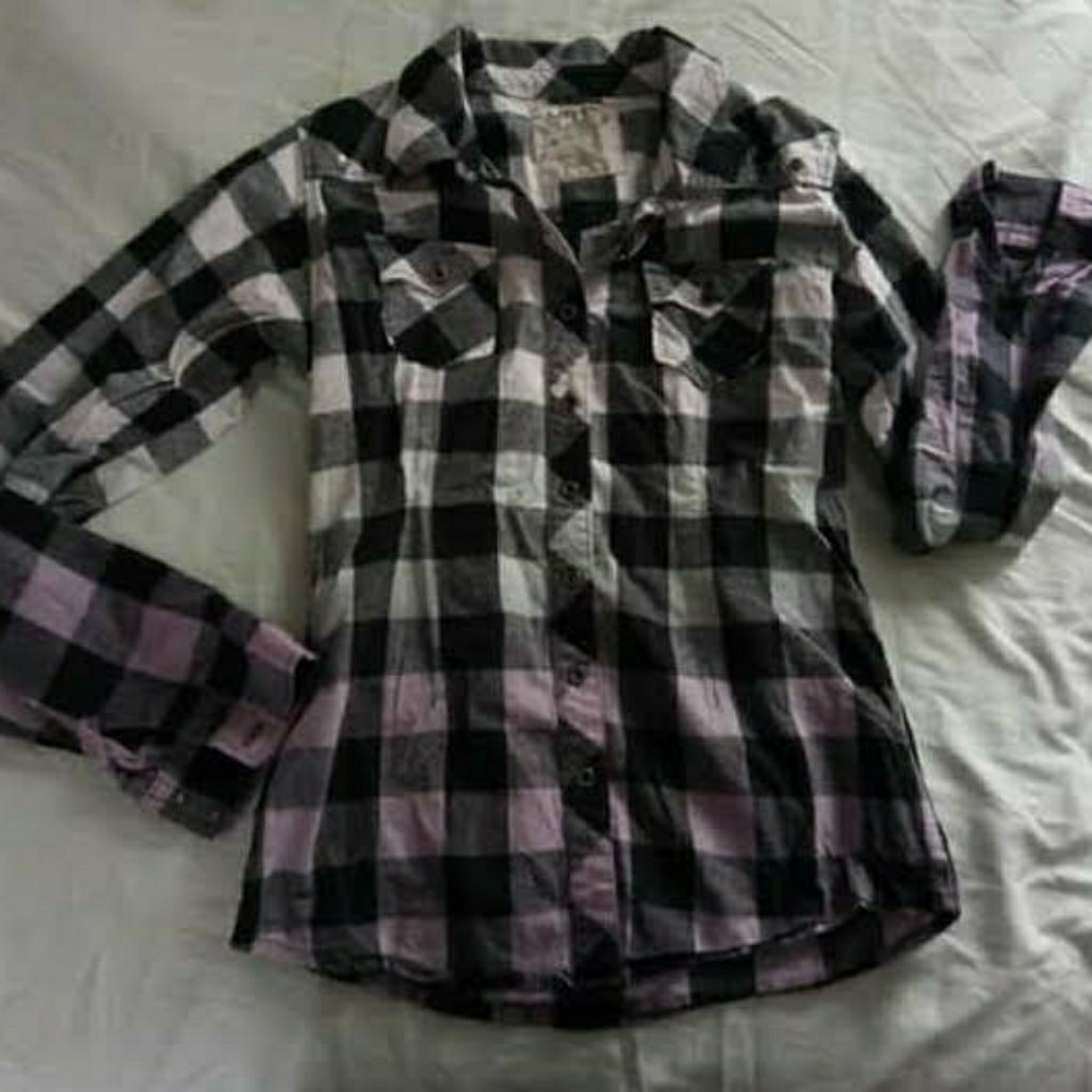 Plaid button down shirt❤